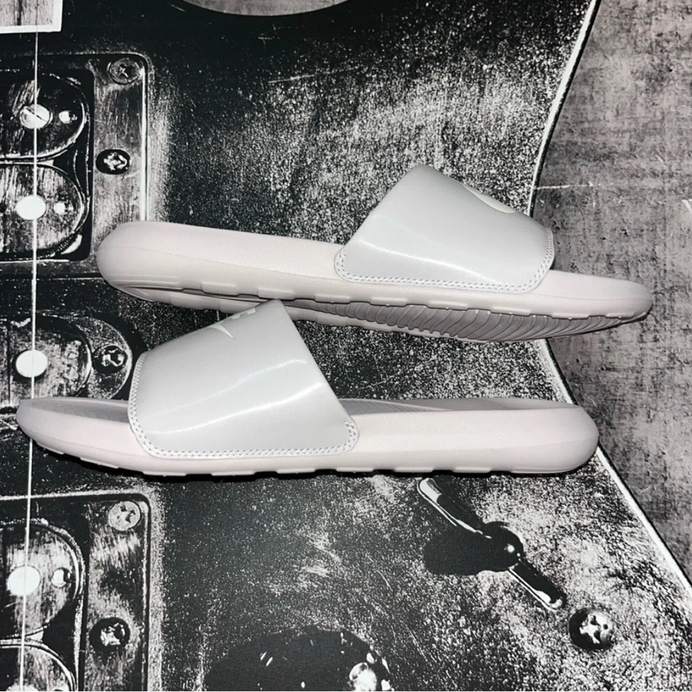 NEW Nike Slides - Picture 10 of 12